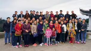 部分員工及家屬到安徽黃山旅游合影